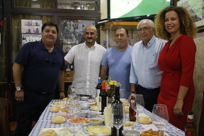 El presidente Imbroda con algunos miembros del Gobierno y el presidente del Centro, Feliciano Palomo