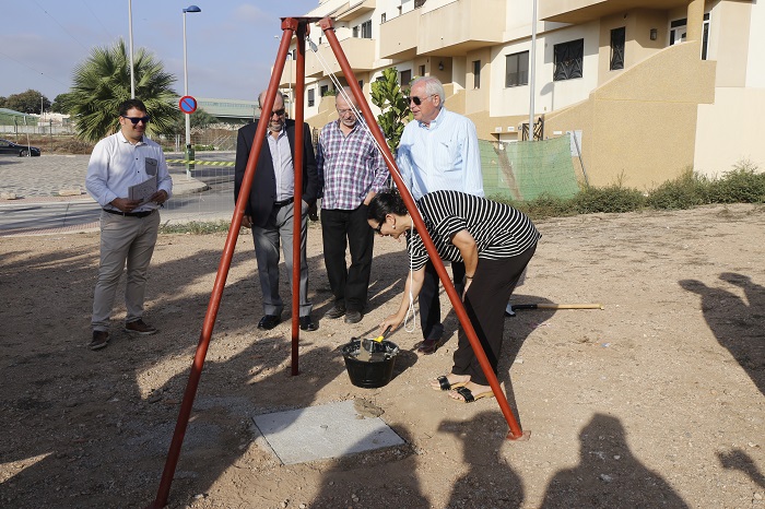 Imbroda ironizó al comentar que el hecho de construir 16 parques infantiles en una legislatura podría suponer que Melilla esté batiendo “un récord mundial”