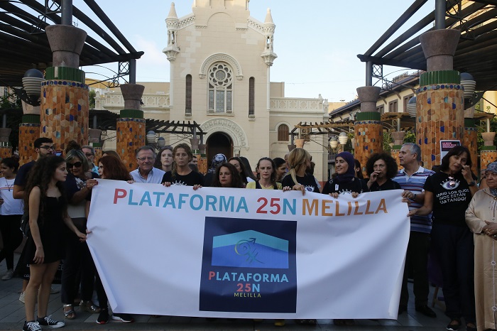 Imagen de la concentración de ayer de la Plataforma 25-N Melilla en la plaza Menéndez Pelayo