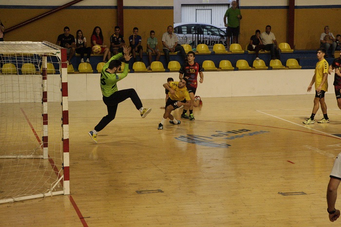 Imagen del encuentro de la pasada temporada, cuando el BM. Triana jugó en Melilla