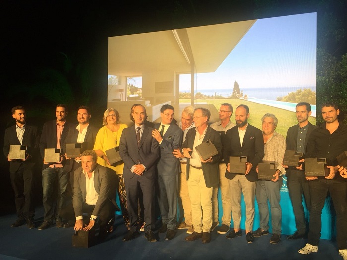 José Antonio Fernández (segundo por la drcha) con los demás galardonados de los premios Málaga Arquitectura
