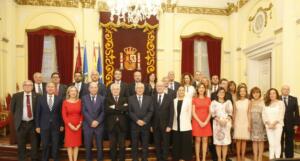 Foto de familia de la delegación de Málaga encabezada por su alcalde Francisco de la Torre, el senador Luis Ramírez e integrantes del Gobierno de Melilla, entre otros