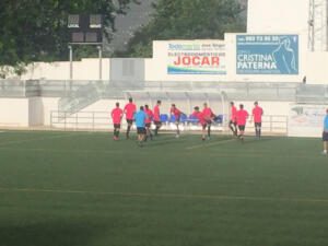 Imagen del calentamiento en el campo del Quesada