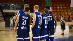 Los azulones estrenaron la temporada con un trabajado triunfo en Vitoria