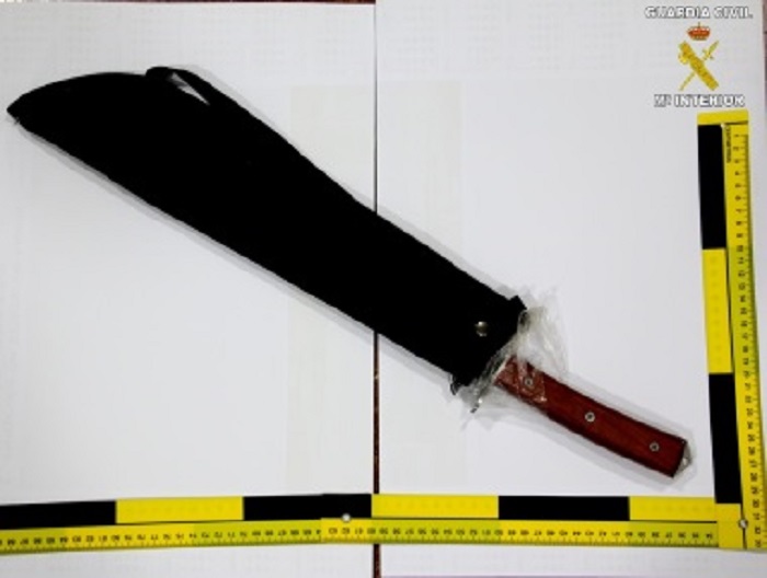El acusado cargó contra la víctima con un cuchillo de grandes dimensiones