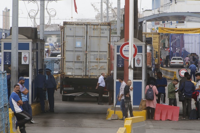 Las camiones con mercancías retenidos en frontera