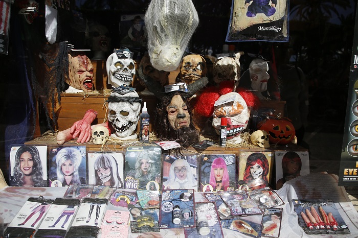 En Embrujadas se puede encontrar multitud de disfraces, complementos y maquillaje de Halloween