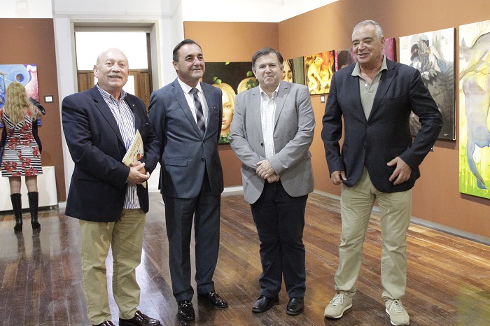 El presidente de Unesco Melilla, el presidente del Patronato de Turismo, el galerista Gorgonio Sanjuan y el director del Salón, Melik Diouri