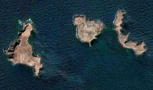 Por lo general, tanto con gobiernos del PP como del PSOE los inmigrantes que llegan a las islas y peñones son devueltos a Marruecos, salvo mujeres, menores y solicitantes de asilo