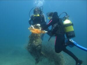 Una de las limpiezas de fondos marinos en Melilla