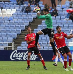 Dani Barrio, una vez más, fue providencial para el Melilla, salvando un gol cantado de los onubenses