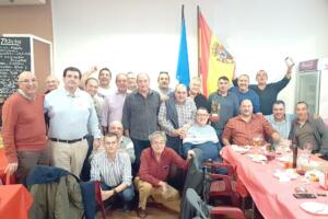 Foto de familia de la mayoría de los asistentes al homenaje a José Rodríguez García