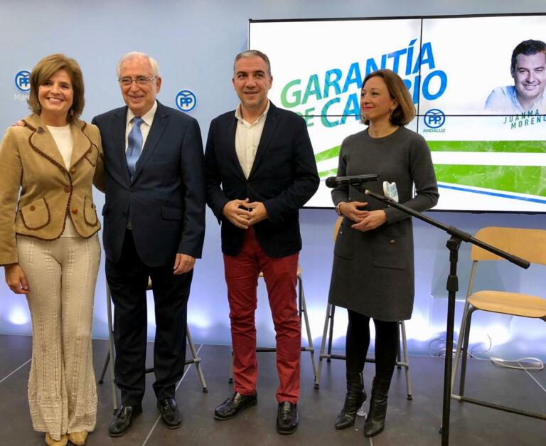 Juan José Imbroda dio su apoyo a Juanma Moreno y todos candidatos del PP, y respaldó a Elías Bendodo, Esperanza Oña y Patricia Navarro
