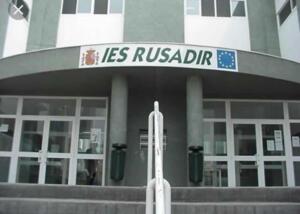 Se desconoce el autor o autores de los disparos ni los motivos que le llevaron a actuar así contra la profesora ayer por la tarde cuando se hallaba cerca del instituto