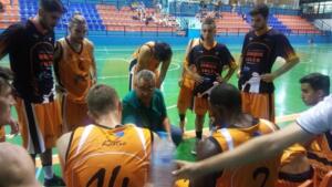 El técnico Javi Nieto, durante un tiempo muerto