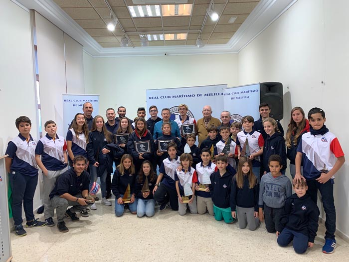 Foto de familia de los premiados de la prueba organizada por el Club Marítimo de Melilla