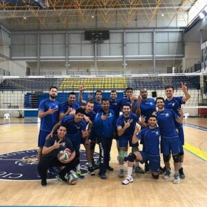 Los jugadores del Club Voleibol Melilla lucieron la equipación morada, en solidaridad contra la violencia de género