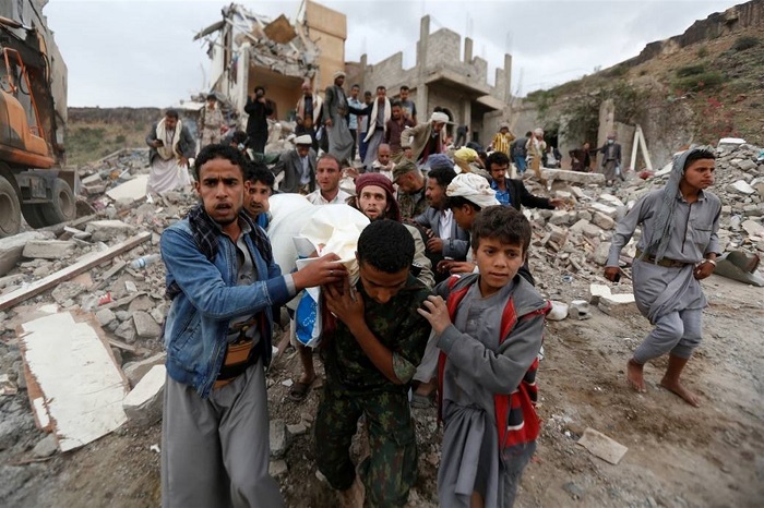 Los yemeníes huyen de una guerra que ha devastado su país