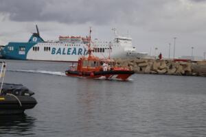 Las tres menores llegaron a bordo de la Salvamar Alcor de Salvamento Marítimo