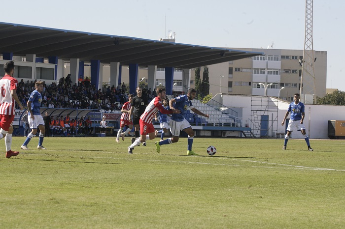 Yacne Qasmi, pichichi de la U.D. Melilla, quiere ampliar su cuenta goleadora en la capital malagueña