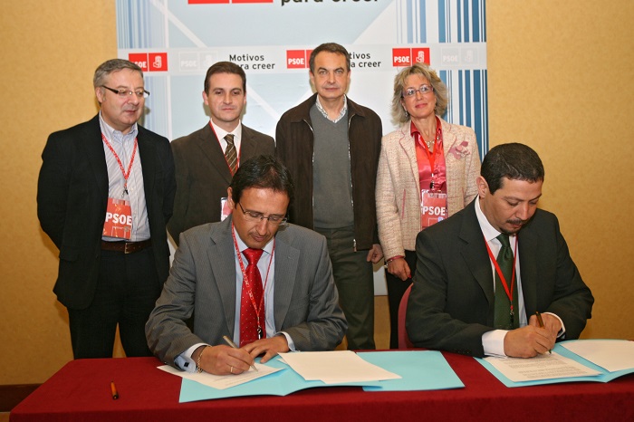 El pacto electoral para las generales de 2008 entre CPM y PSOE fue firmado por Mustafa Aberchán y Dionisio Muñoz en presencia del expresidente Rodríguez Zapatero