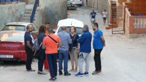 Momento de la visita de los socialistas al barrio de la Cañada