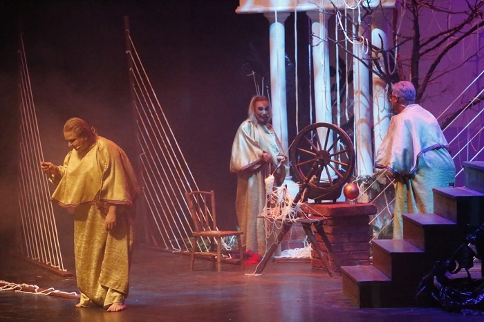 La primera representación de ‘Inés, el hilo del destino’ de la compañía Sibila Teatro ayer en el Teatro Kursaal