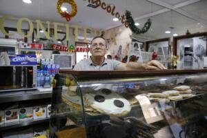 Eduardo Ortega, dueño de la Casita de Chocolate, con 50 años de experiencia