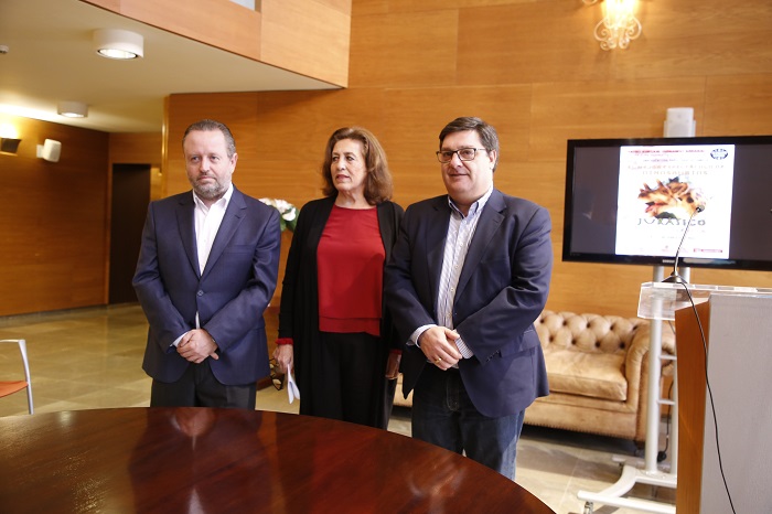 Juan Carlos Heredia, presidente de la UNEE, la presidenta del jurado, Dolores Vega y Francisco Díaz