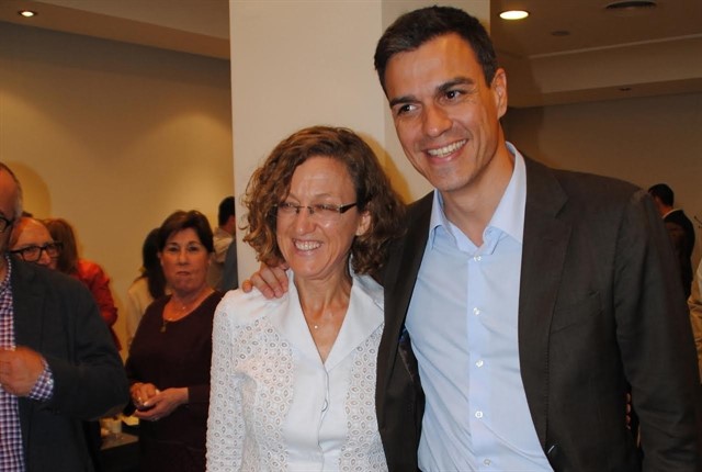 Pedro Sánchez y la líder del PSOE en Melilla Gloria Rojas