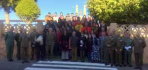 Alumnos participantes, junto a monitores y representantes de la Comandancia Militar