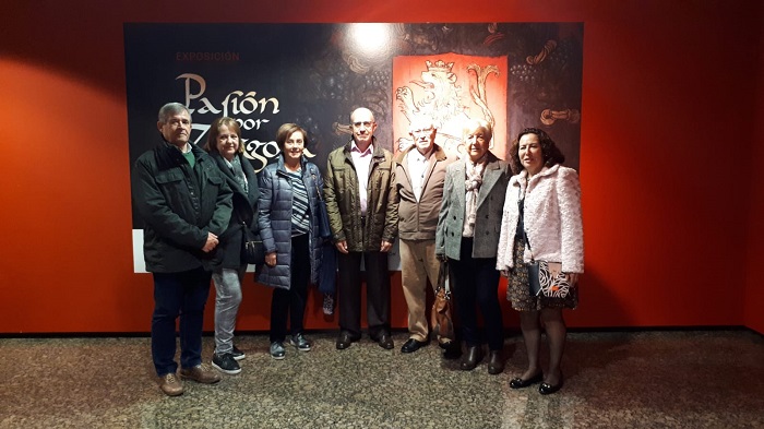 La Casa de Melilla en Zaragoza visitan una exposición para conocer la historia de la ciudad
