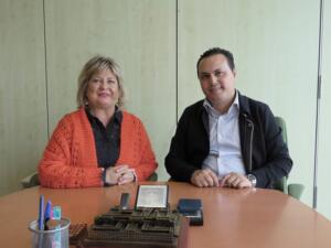 la presidenta de Alcer y el director territorial