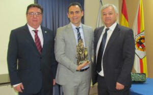 Carlos Velasco Carballo, en el centro de la imagen