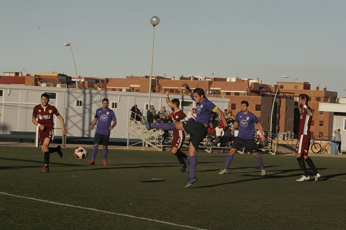 Rachid, capitán del River Melillla, en el encuentro disputado el pasado domingo en la Ciudad del Fútbol, ante el Linares Deportivo