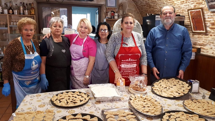 La deliciosa iniciativa de la Hermandad del Rocío y la Cofradía Castrense: roscos y borrachuelos artesanales