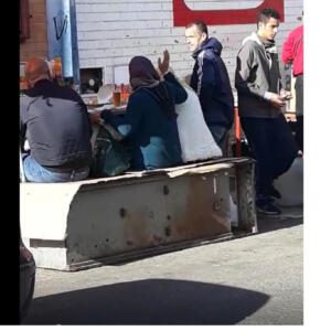 ACSEMEL facilita esta foto para exponer que las intervenciones de la Policía Local son selectivas y anuncia que recurrirán a abogados para denunciar “acoso”