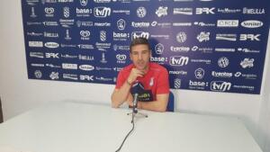 Luis Miguel Carrión, entrenador de la U.D. Melilla, en la rueda de prensa de ayer viernes