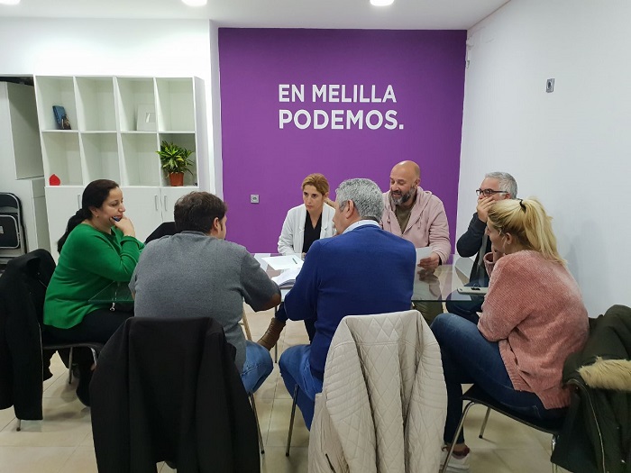 Algunos miembros de la CEME reunidos con Podemos Melilla