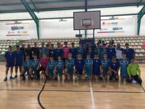 Foto de familia del equipo cadete masculino con el Balonmano URCI