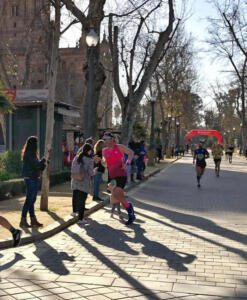 El deportista melillense, por las calles de Sevilla