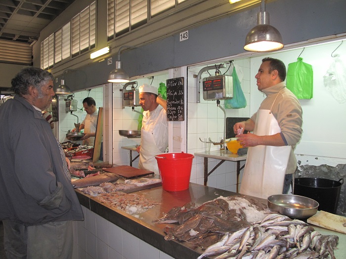 Puestos de pescadería del mercado central