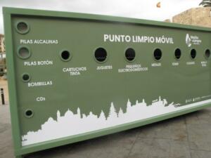 Los contenedores del punto limpio estarán expuestos esta semana dos días en la Plaza de las Culturas y dos en O’Donnell-Plaza Héroes de España