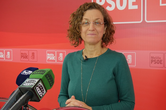 La secretaria general del PSOE local, Gloria Rojas, ayer en rueda de prensa