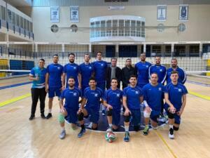 El consejero de Deportes se fotografió junto a la plantilla y el presidente del C.V. Melilla