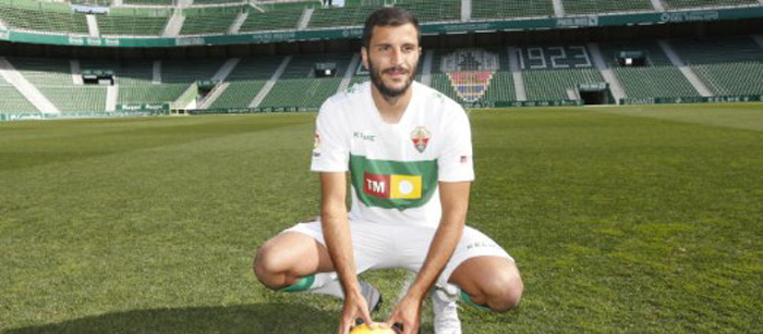 Yacine Qasmi, nuevo jugador del Elche C.F.