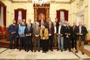 Foto de familia de la recepción de ayer, del presidente de la Ciudad y del consejero de Deportes a los representantes de los clubes de la Copa del Rey