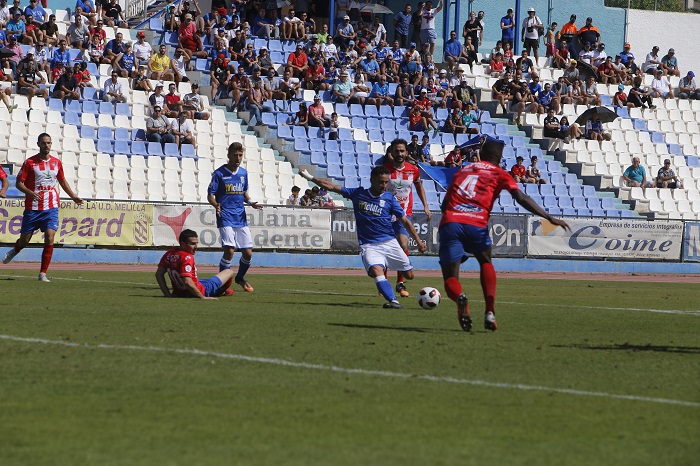 Menudo, en una acción del encuentro de la primera vuelta ante el Don Benito, en el que el Melilla ganó por 3-0