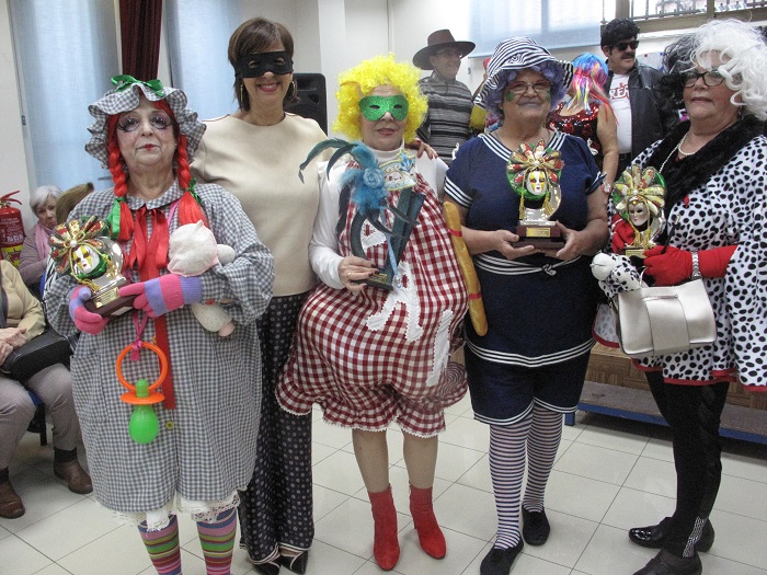 Ganadoras del concurso de disfraces de Aulas Culturales