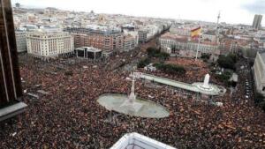 La Plaza de Colón de Madrid, abarrotada ayer durante la concentración